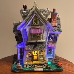 Lemax Spooky Town GOOSEBUMPS MANOR Lighted Halloween Village IN BOX